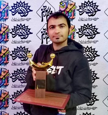 هنرمند دشتستانی: خوشحالم که دوباره پرچم شهرستان و استانم را بالا بردم+عکس