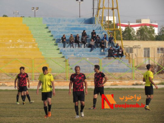 دیدار فوتبال تیمهای پرسپولیس و برق برازجان در استادیوم تختی +گزارش تصویری