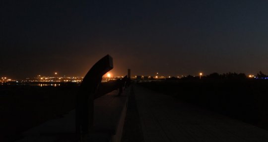 جنوب فرودگاه روشن شد/ پروژه تامین روشنایی ضلع جنوبی فرودگاه خارگ افتتاح شد +تصاویر