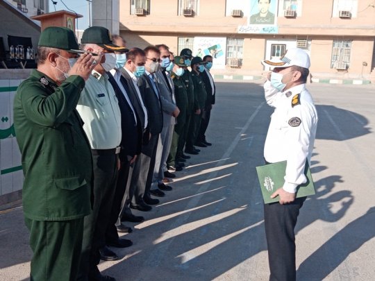 بمناسبت هفته نیروی انتظامی،صحگاه مشترک نیروهای نظامی و انتظامی دشتستان برگزار شد