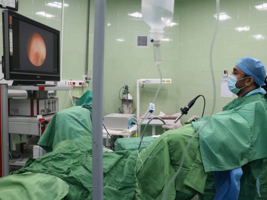 اولین عمل سنگ شکن درون اندامی (TUL) در بیمارستان مهر برازجان  با موفقیت انجام شد.+تصاویر 