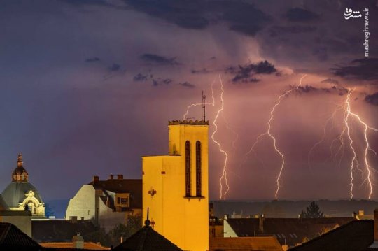 عکس/ شکار لحظه رعد و برق در مجارستان