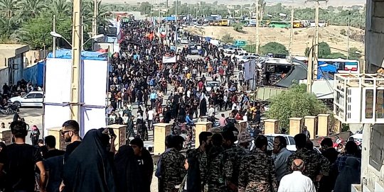 حضور حماسی هزاران نفری مردم استان بوشهر در پیاده روی سالیانه بزرگ ولایت در برازجان+تصاویر اختصاصی(1)