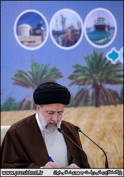 رئیس جمهور در نشست «طلایه‌داران پیشرفت» استان بوشهر+گزارش تصویری