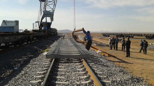 در طول ۵۰۰ کیلومتر ساخت راه آهن بوشهر به شیراز، پیمانکار حدود ۷۰ تا ۸۰ درصد مسیر مشخص شده است.+جزییات