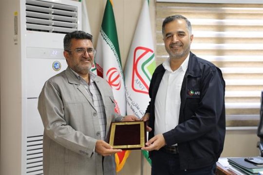 تقدیر فرمانده انتظامی شهرستان عسلویه از مدیرعامل شرکت مخازن سبز پتروشیمی عسلویه+تصویر