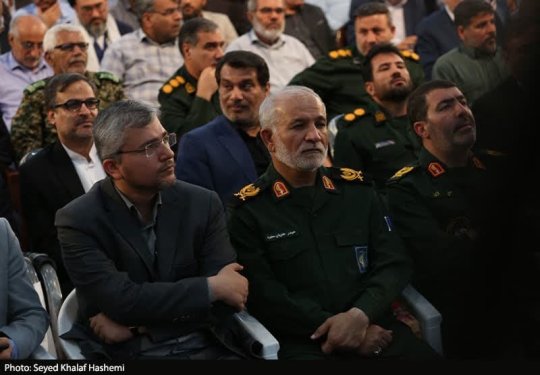 با حضور فرماندهان نظامی و انتظامی و مدیران ارشد ،سردار حمید خرمدل فرمانده سپاه استان بوشهر شدتقدیر از مجاهدتهای 4دهه سردار رزمچو+تصویر 