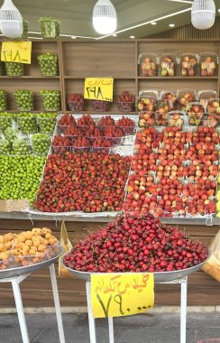 عکس/ قیمت عجیب و غریب میوه‌های نوبرانه در بازار