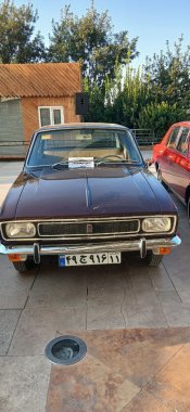 تصاویر/ نمایش نوستالژی پیکان‌ها در برج میلاد تهران