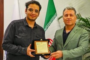 تقدیر مدیرعامل پتروشیمی پارس از دانشآموز بوشهریِ رتبه اول کنکور سراسری+تصویر