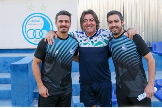 تصاویر/ اولین حضور وریا غفوری روی نیمکت استقلال بعد از بازگشت