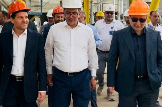 مدیر عامل شرکت ملی صنایع پتروشیمی به همراه تنی چند از مدیران NPC از شرکت پتروشیمی هنگام بازدید کردندتصویر