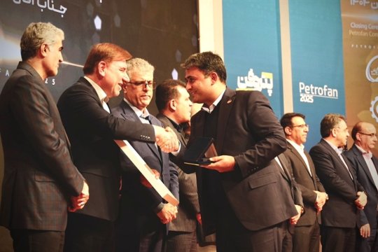 درخشش نوآور پتروشیمی پارس در هفتهی پژوهش و فناوری/عنوان برتر به "حسن صمصامی" رسید