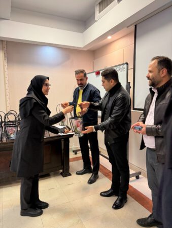 برگزاری مراسم تقدیر از بانوان شاغل در شرکت کیمیای پارس خاورمیانه+تصاویر