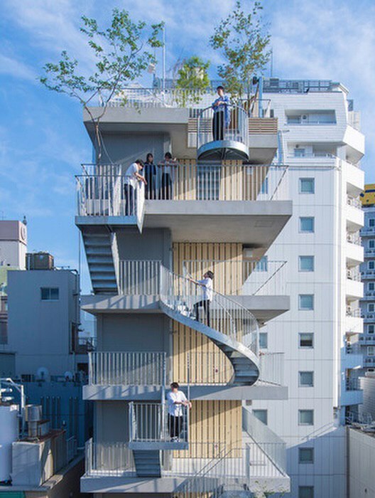 تصاویری جالب از معماری یک هتل فشرده در قلب ژاپن