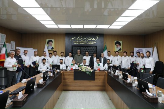 دیدار سرپرست شرکت مخازن سبز پتروشیمی عسلویه با واحد نقلیه به مناسبت هفته حمل و نقل+تصویر