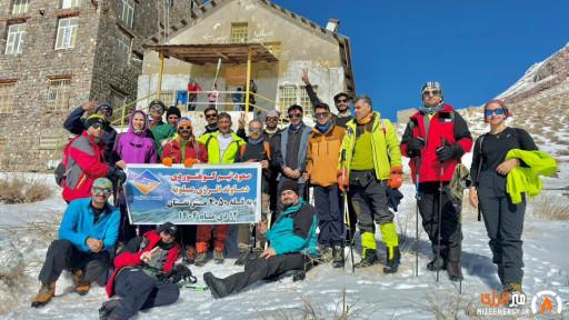 تیم کوهنوردی دماوند انرژی به قله ۴۰۵۰ متری تفتان صعود کرد+تصاویر