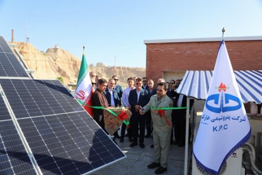 نخستین نیروگاه خورشیدی جزیره خارگ در پتروشیمی خارک به بهره‌برداری رسید+تصویر