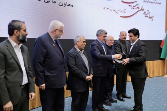 کسب تندیس سیمین جایزه ملی مدیریت مالی ایران توسط مدیر مالی پتروشیمی خارک+تصویر