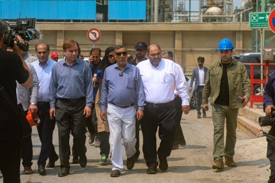 بازدید معاون اجرایی رئیس جمهور از پتروشیمی جم در عسلویه؛ تأکید وی بر تسریع روند بازسازی و بازگشت به تولید+تصاویر